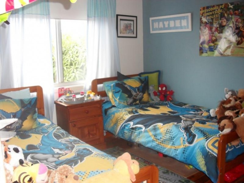 10 Vista Parade, Bateau Bay NSW 2261