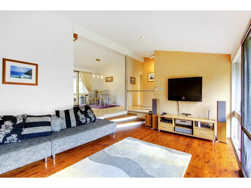 63  Lake Shore Drive, North Avoca NSW 2260