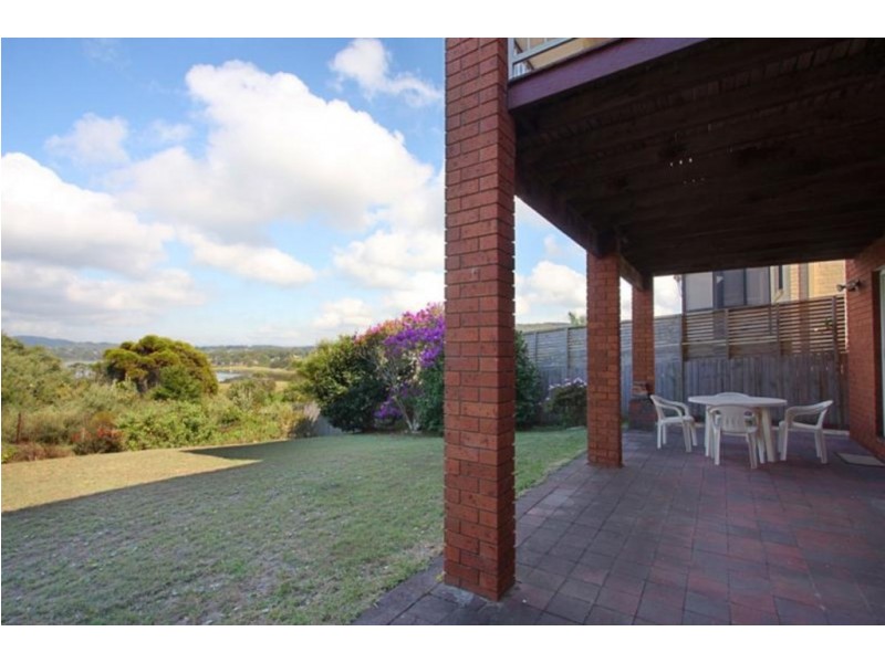 10 Lavina Street, Forresters Beach NSW 2260