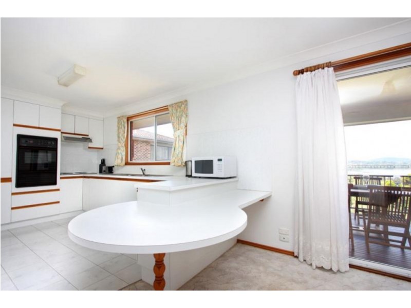 10 Lavina Street, Forresters Beach NSW 2260