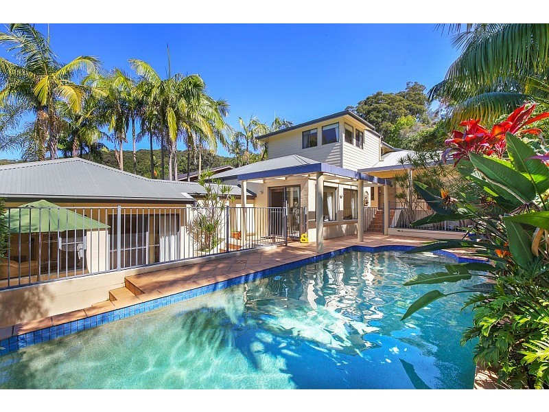 8 Moores Road, Avoca Beach NSW 2251