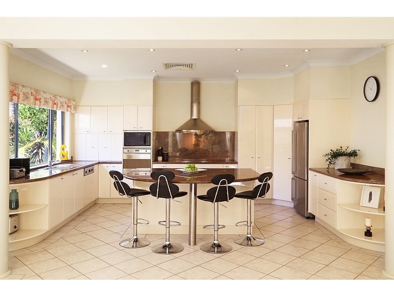 8 Moores Road, Avoca Beach NSW 2251