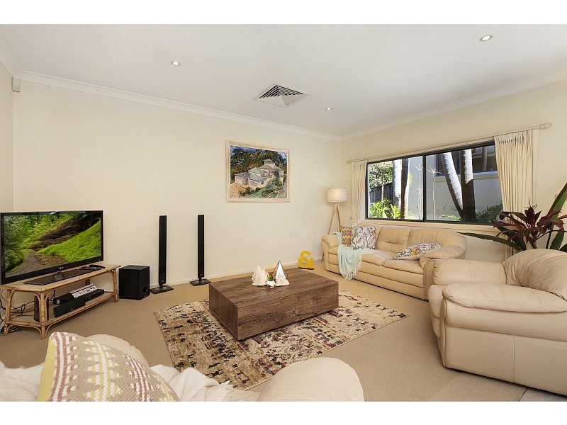 8 Moores Road, Avoca Beach NSW 2251