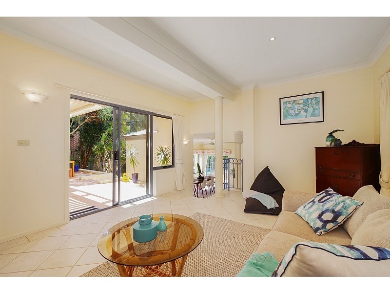 8 Moores Road, Avoca Beach NSW 2251