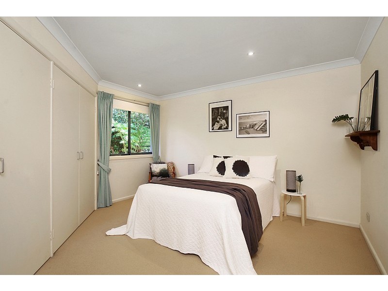 8 Moores Road, Avoca Beach NSW 2251