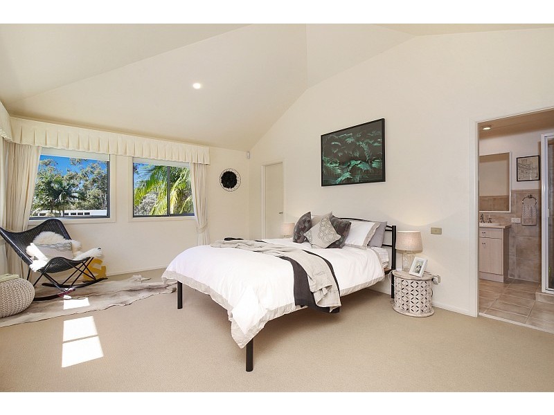 8 Moores Road, Avoca Beach NSW 2251