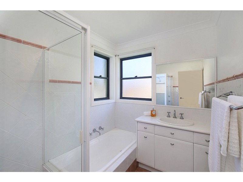 8 Moores Road, Avoca Beach NSW 2251