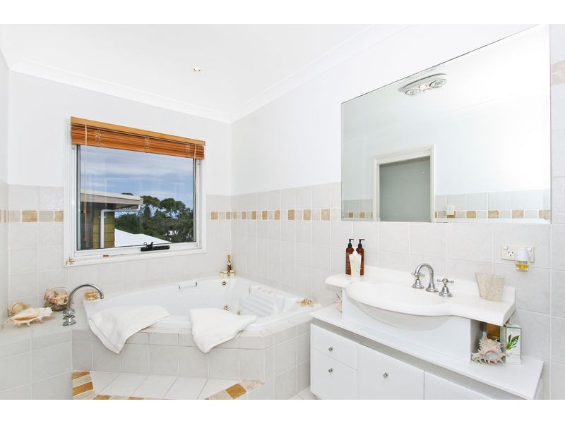 1 View Street, North Avoca NSW 2260
