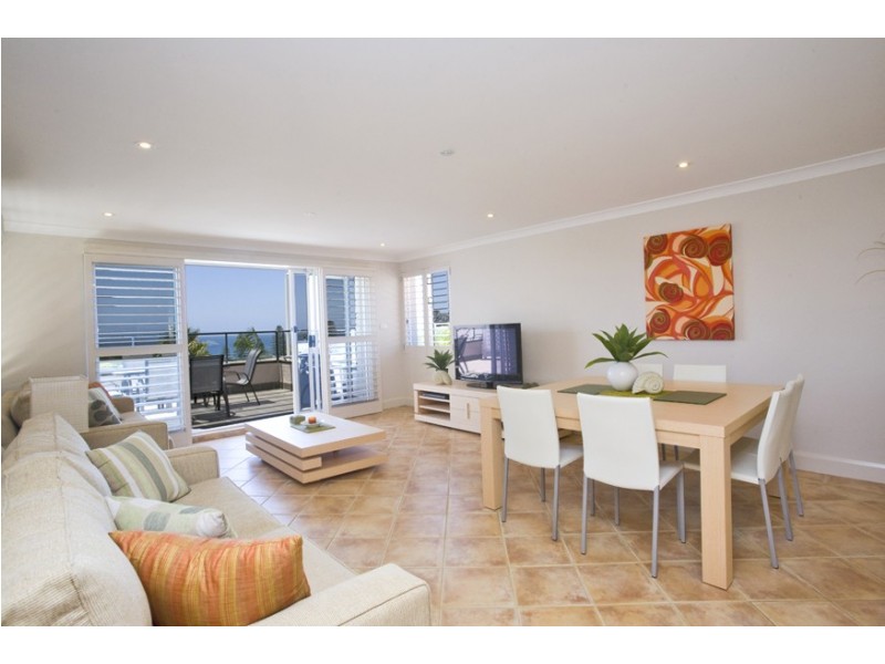 2/32 Campbell Crescent, Terrigal NSW 2260