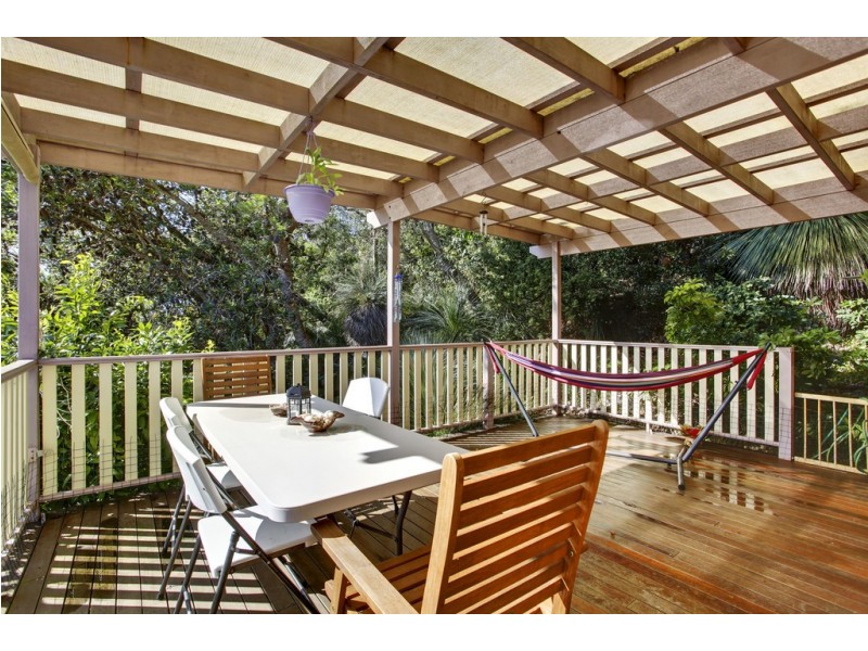 8 Dan Place, Forresters Beach NSW 2260