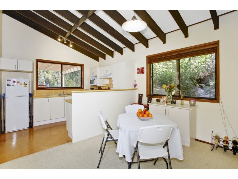 8 Dan Place, Forresters Beach NSW 2260