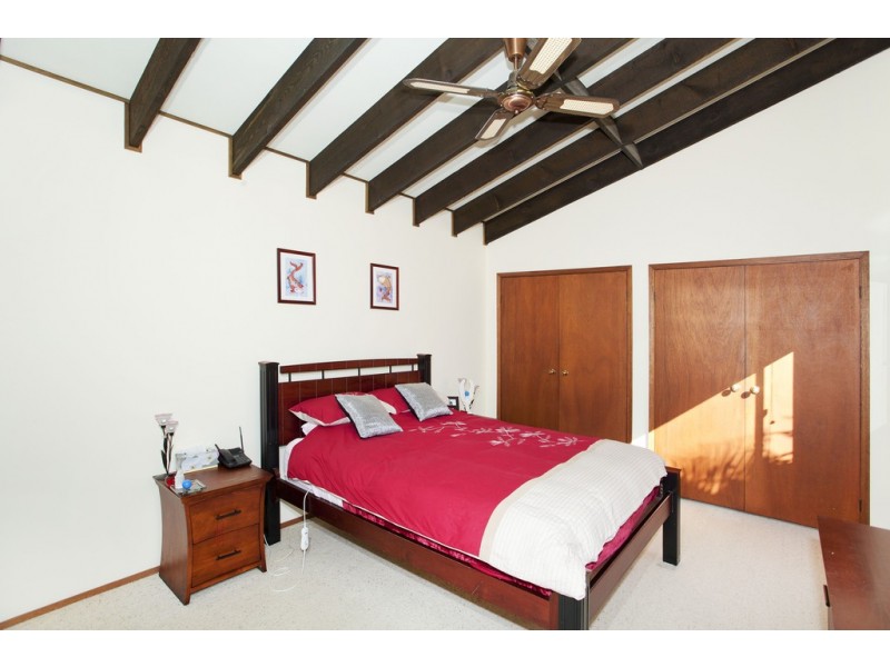 8 Dan Place, Forresters Beach NSW 2260