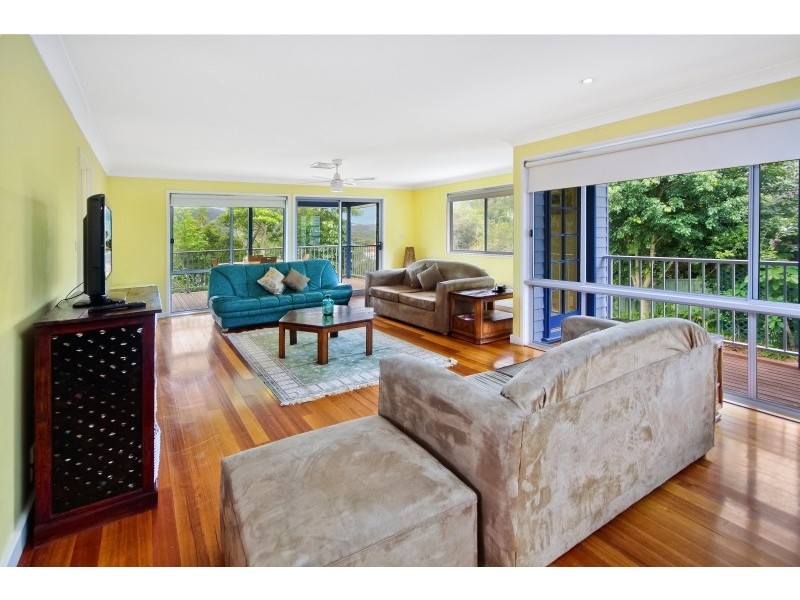 8 Noorong Avenue, Forresters Beach NSW 2260