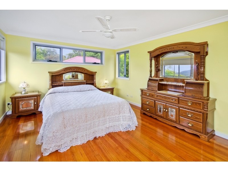 8 Noorong Avenue, Forresters Beach NSW 2260