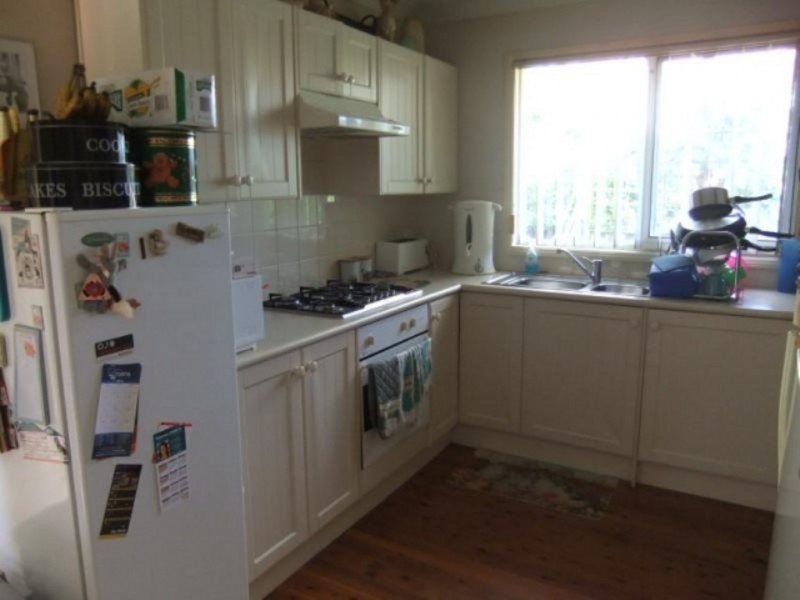 9 Irwin Place, Green Point NSW 2251