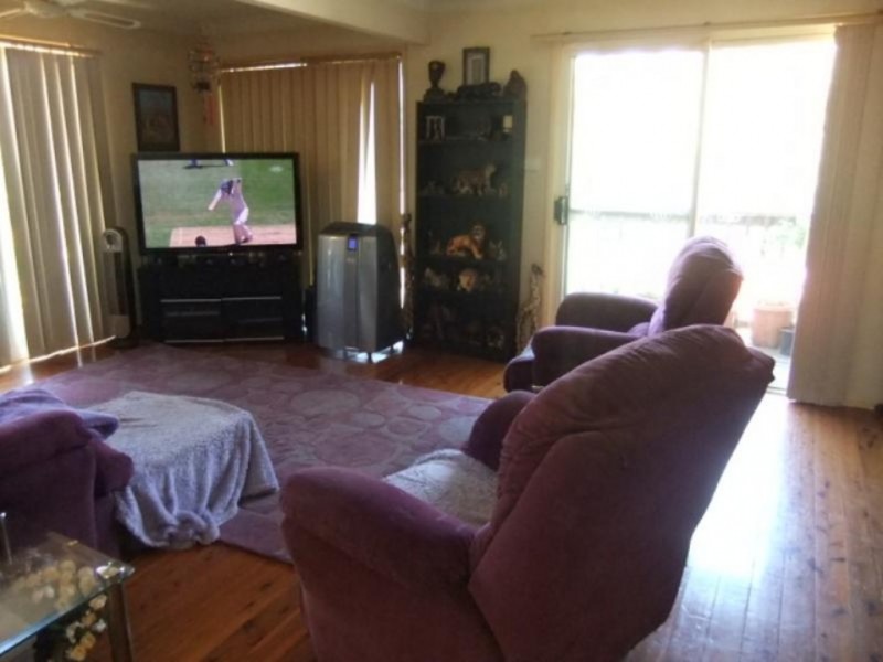 9 Irwin Place, Green Point NSW 2251