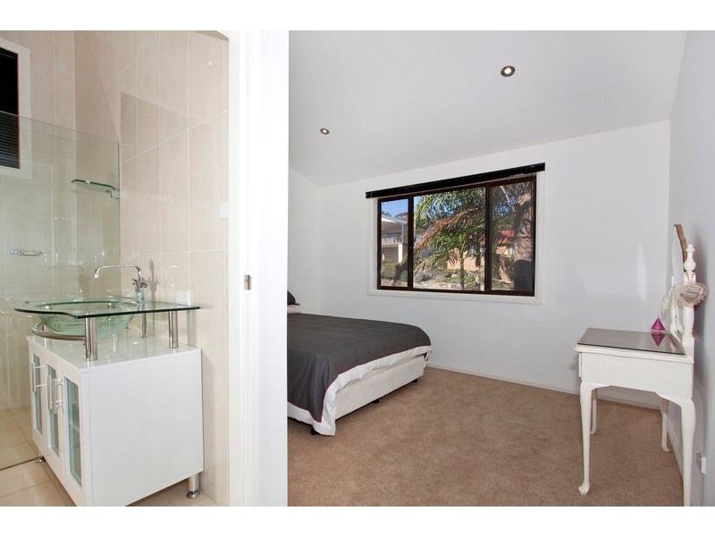 2 Stephenson Road, Bateau Bay NSW 2261