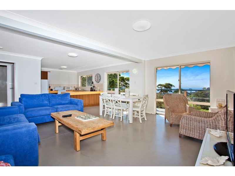 4 Fairscene Crescent, Avoca Beach NSW 2251