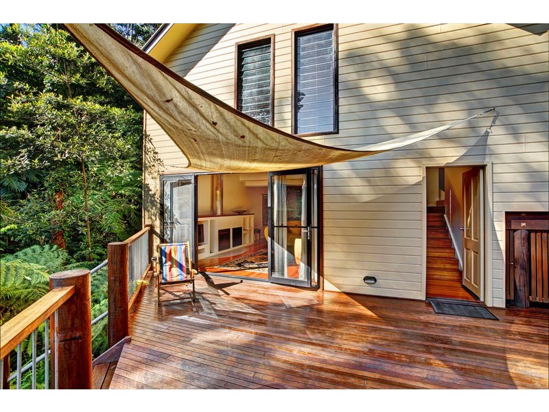 105 Lake Shore Drive, North Avoca NSW 2260