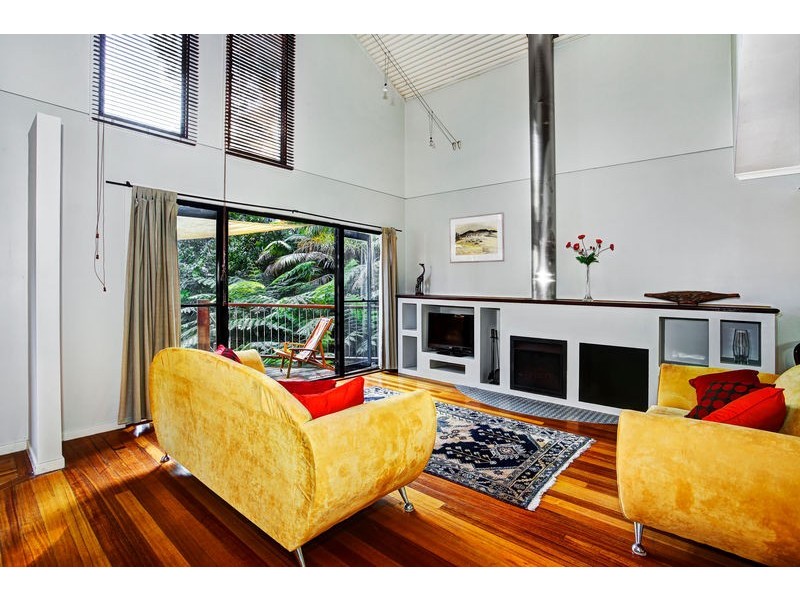 105 Lake Shore Drive, North Avoca NSW 2260