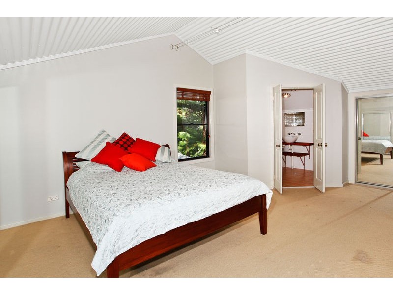 105 Lake Shore Drive, North Avoca NSW 2260