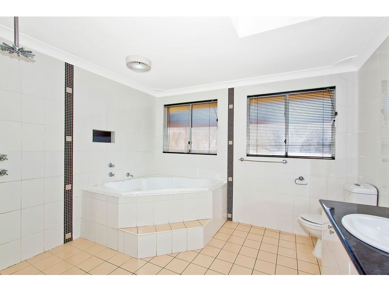 16 Sierra Avenue, Bateau Bay NSW 2261