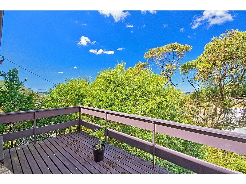 5 Elgata Avenue, North Avoca NSW 2260