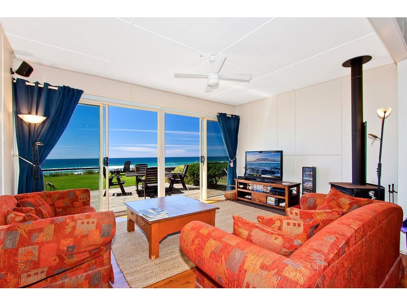 18 North Avoca Parade, North Avoca NSW 2260