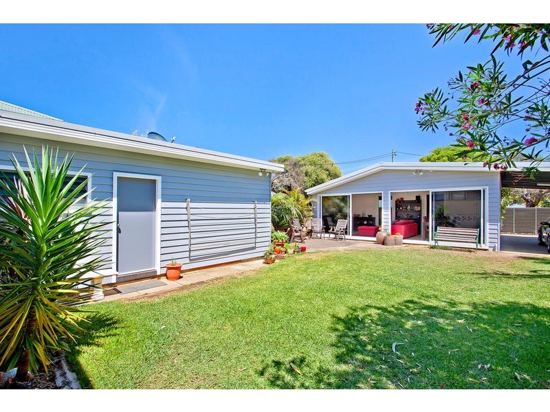 18 North Avoca Parade, North Avoca NSW 2260