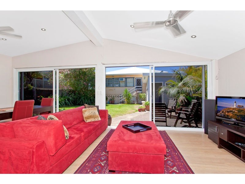 18 North Avoca Parade, North Avoca NSW 2260