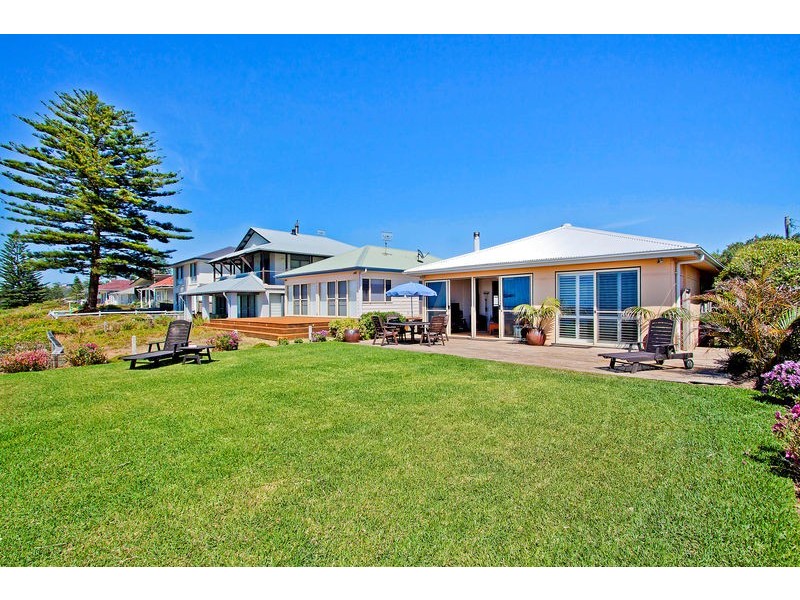 18 North Avoca Parade, North Avoca NSW 2260