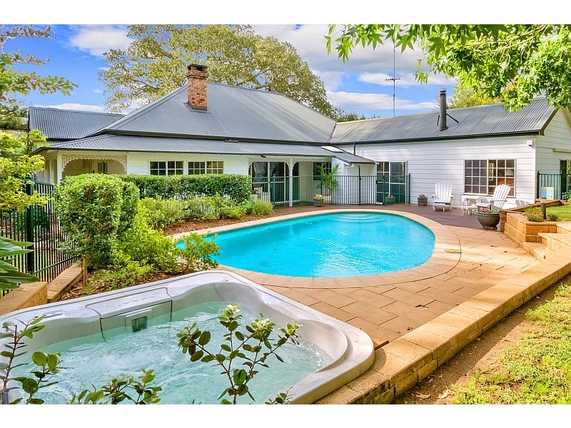 247 Avoca Drive, Kincumber NSW 2251