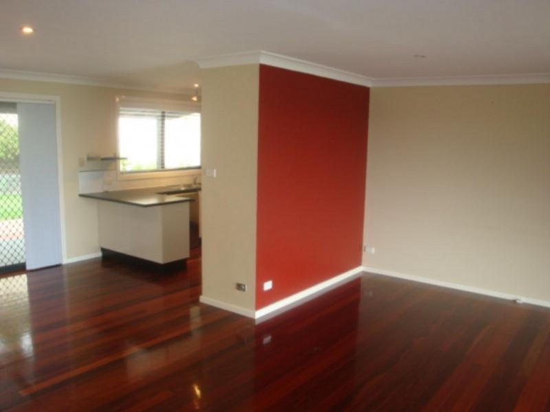 2/15 Lowanna Avenue, Forresters Beach NSW 2260