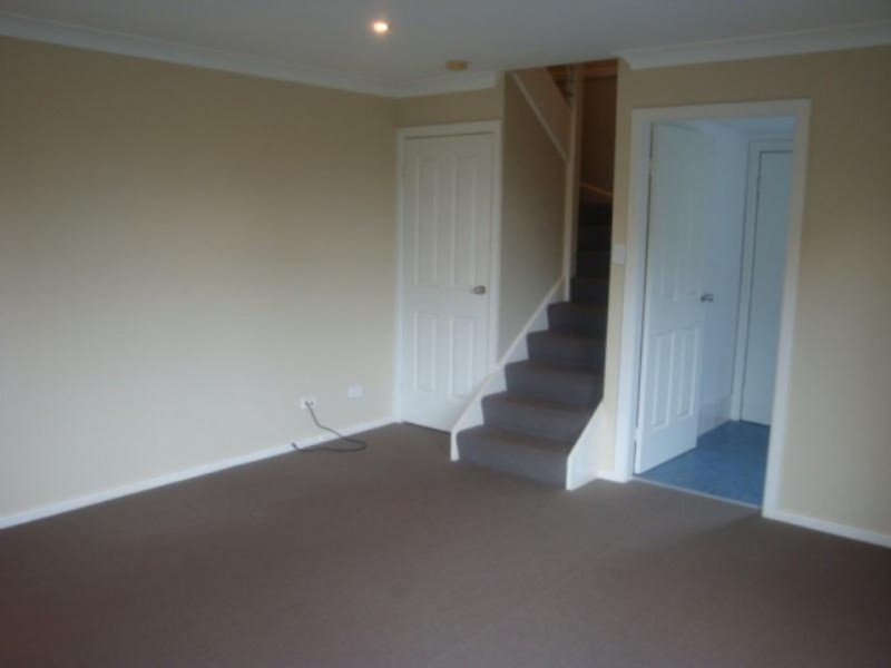 2/15 Lowanna Avenue, Forresters Beach NSW 2260