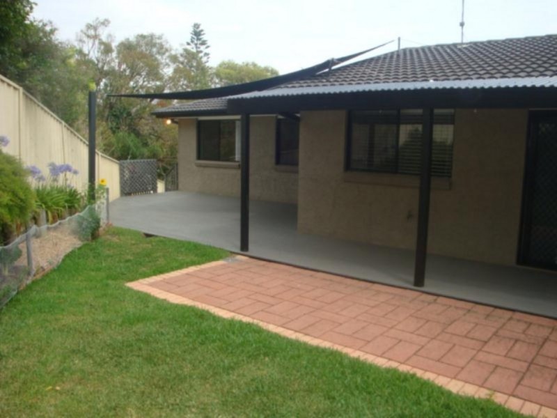 2/15 Lowanna Avenue, Forresters Beach NSW 2260