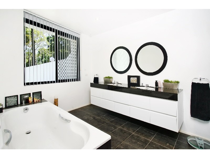 5/217 Oak Road, Matcham NSW 2250