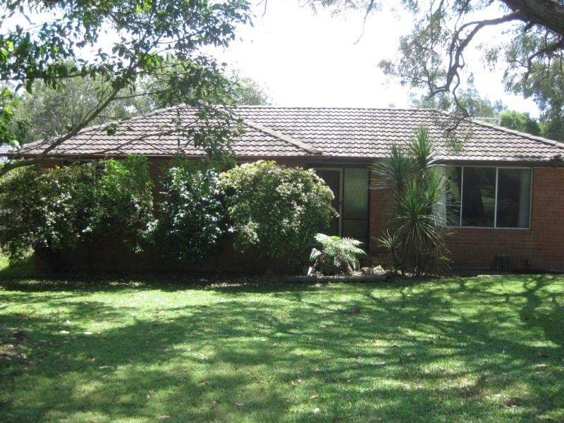 4 John Street, Forresters Beach NSW 2260