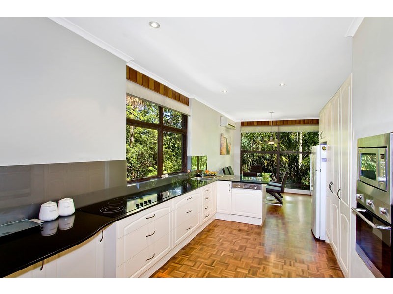 121 Lake Shore Drive, North Avoca NSW 2260