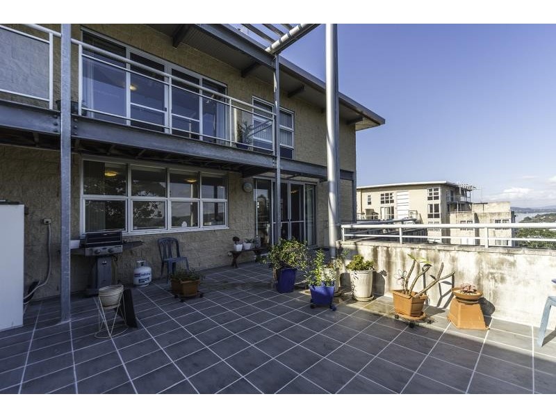 281/80 John Whiteway Drive, Gosford NSW 2250