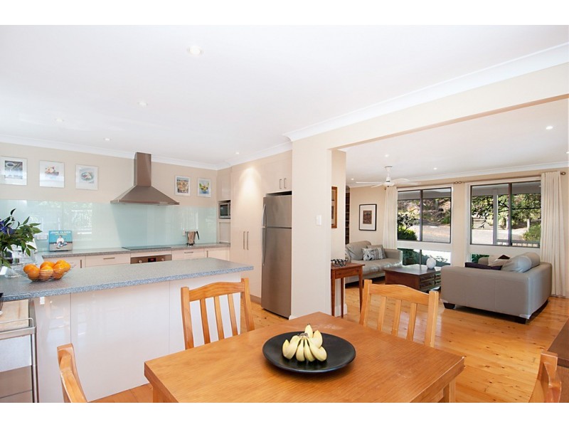 2 Easter Parade, North Avoca NSW 2260