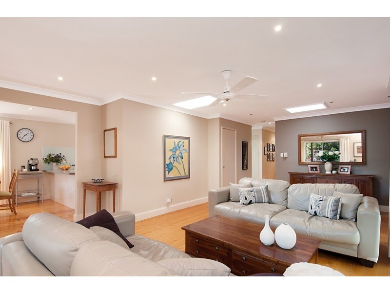 2 Easter Parade, North Avoca NSW 2260
