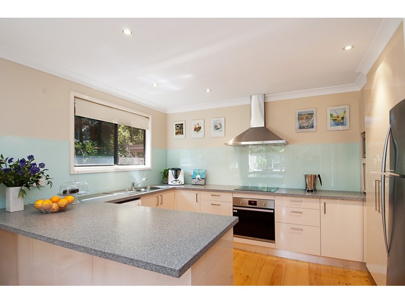 2 Easter Parade, North Avoca NSW 2260