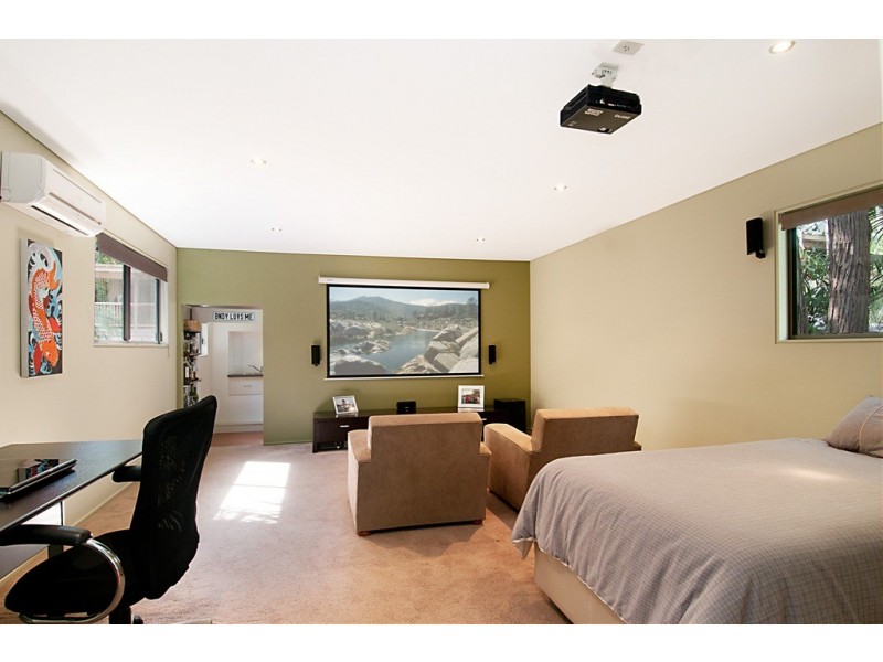 2 Easter Parade, North Avoca NSW 2260