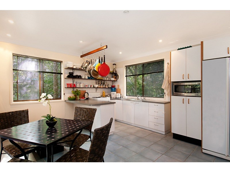 2 Easter Parade, North Avoca NSW 2260