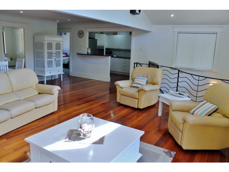 69 Lake Shore Drive, North Avoca NSW 2260