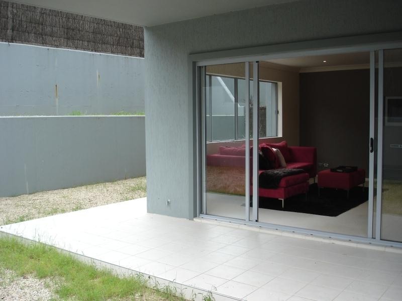 2/13-15 Moore Street, West Gosford NSW 2250