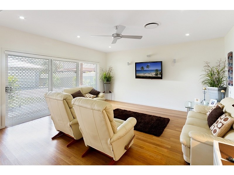 9 Tramway Road, North Avoca NSW 2260