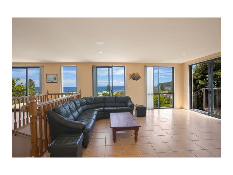 9 Elgata Avenue, North Avoca NSW 2260