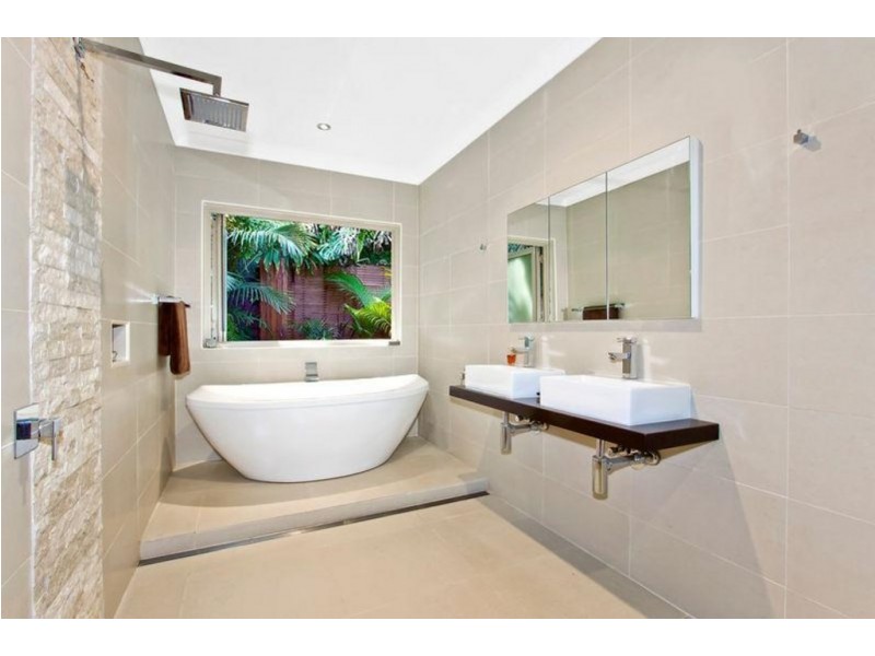 121 Lake Shore Drive, North Avoca NSW 2260