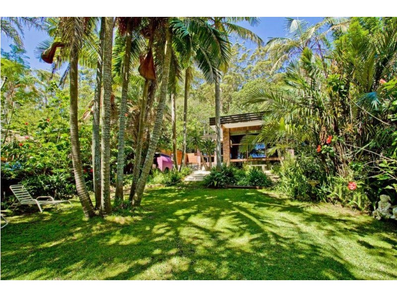 121 Lake Shore Drive, North Avoca NSW 2260
